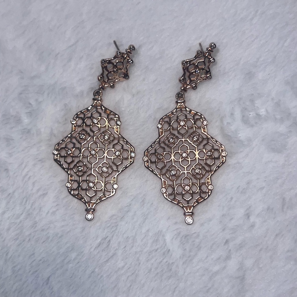 Kendra Scott Rose Gold Filigree Drop Earrings!